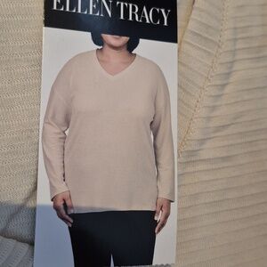 XL: Ellen Tracy Off White V-Neck Sweater